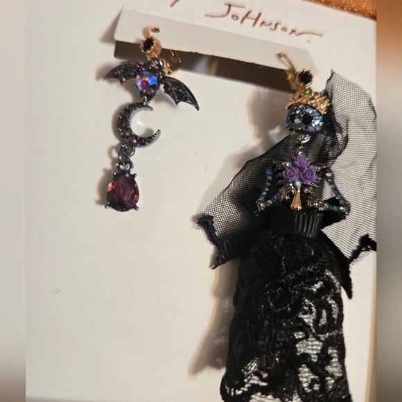 Betsey Johnson Earrings - Picture 2 of 2